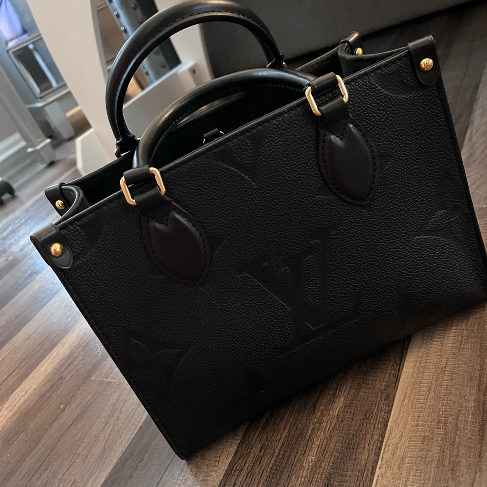 Louis Vuitton On-The-Go small GM bag 2022